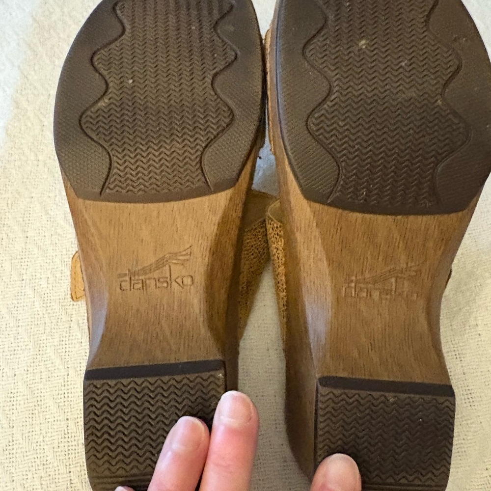 Dansko Shimmering Gold Sandals - Size 39 - Picture 6 of 9